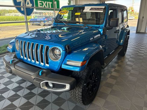 Used 2023 Jeep Wrangler Unlimited Sahara w/ Cold Weather Group AWD/4WD image 3