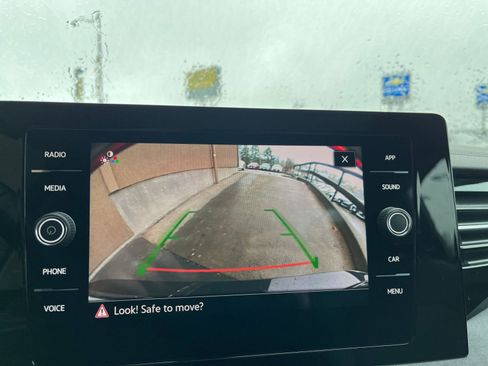 Used 2025 Volkswagen Jetta SE image 18