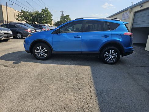 Used 2017 Toyota RAV4 LE image 7