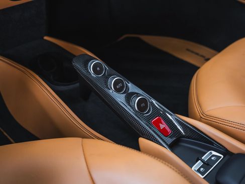 Used 2021 Ferrari F8 Tributo RWD image 73
