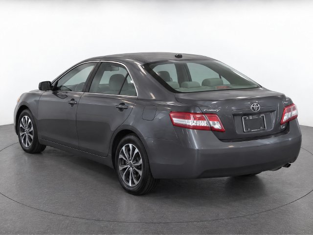 Used 2011 Toyota Camry LE FWD image 3
