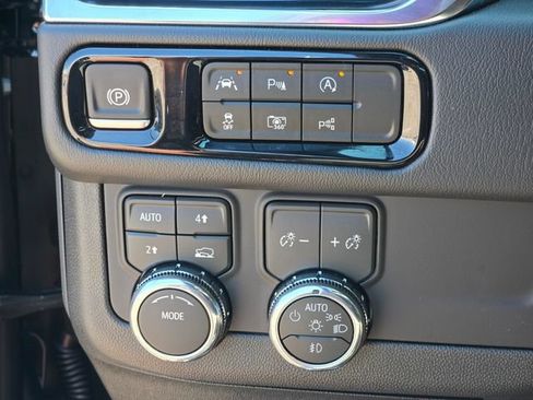 Used 2026 GMC Yukon Denali w/ Sun & Power Step Package AWD/4WD image 37