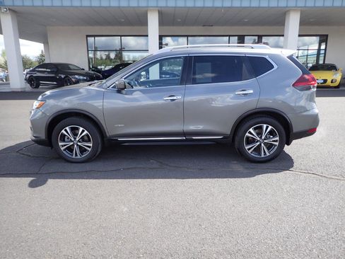 Used 2018 Nissan Rogue SL w/ Premium Package AWD/4WD image 2