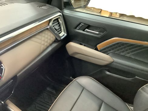Used 2024 GMC Canyon Denali AWD/4WD image 22