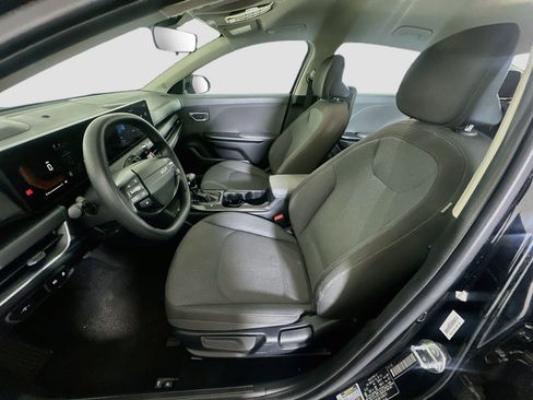 Used 2025 Kia K4 FWD image 13