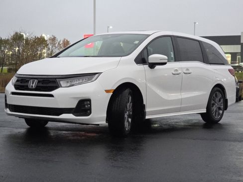 New 2026 Honda Odyssey Touring image 15