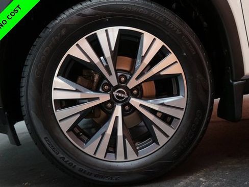 Used 2022 Nissan Rogue SV w/ SV Premium Package image 75