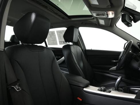 Used 2018 BMW 320i xDrive Sedan w/ Convenience Package image 34