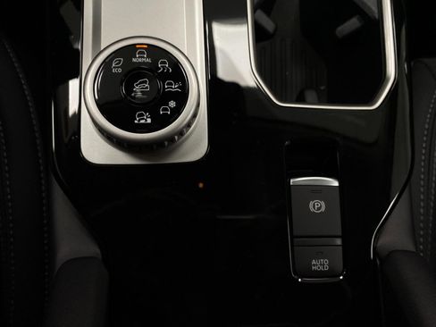 New 2025 Mitsubishi Outlander SE image 28