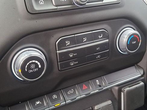 Used 2025 Chevrolet Silverado 1500 Custom image 14