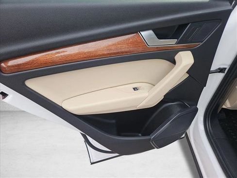 Used 2023 Audi Q5 2.0T Premium w/ Convenience Package image 11