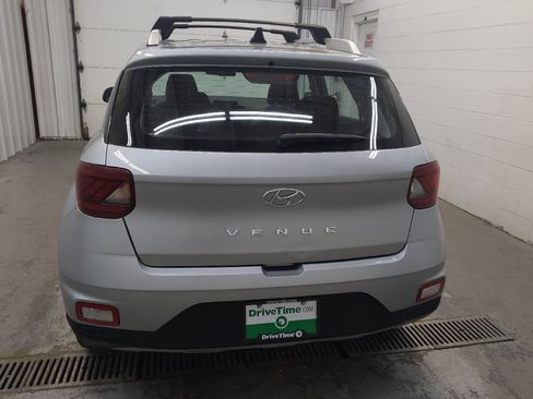 Used 2021 Hyundai Venue SEL w/ Premium Package FWD image 6