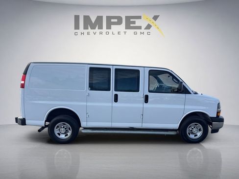 Used 2024 Chevrolet Express 2500 w/ Driver Convenience Package RWD image 6