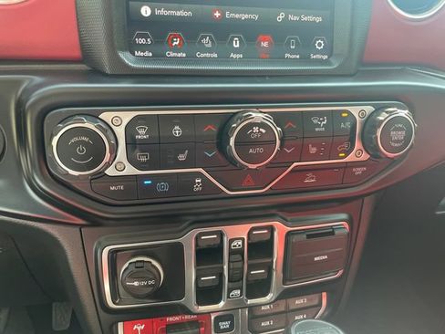 Used 2023 Jeep Wrangler Unlimited Rubicon 4xe AWD/4WD image 33
