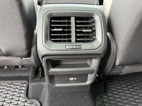 New 2025 Volkswagen Taos SE image 26