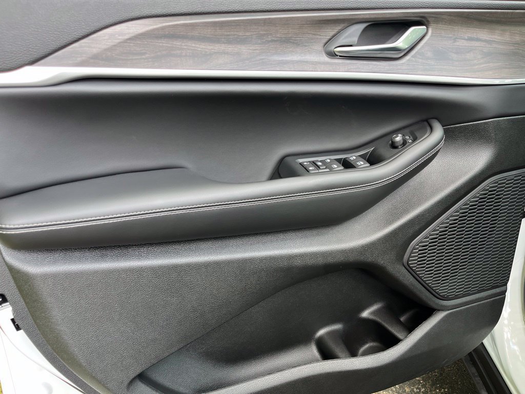 New 2026 Jeep Grand Cherokee Altitude AWD/4WD image 19