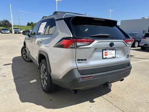 Certified 2022 Toyota RAV4 XLE Premium AWD/4WD image 5