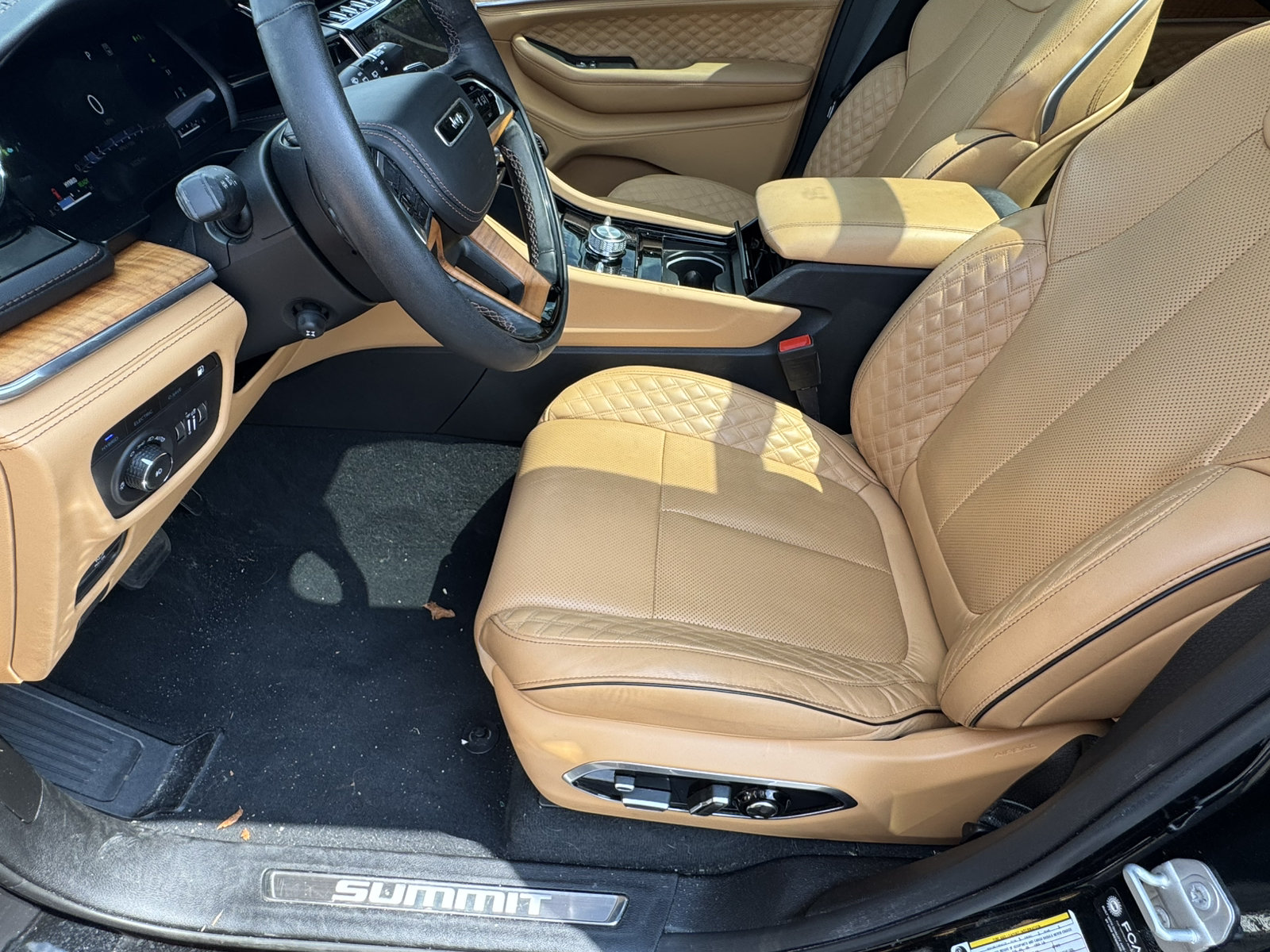 Used 2025 Jeep Grand Cherokee Summit AWD/4WD image 9
