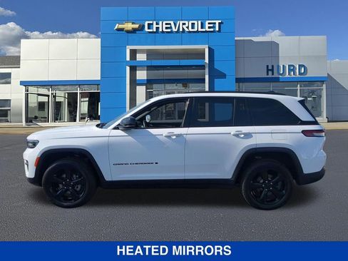 Used 2022 Jeep Grand Cherokee Altitude AWD/4WD image 8