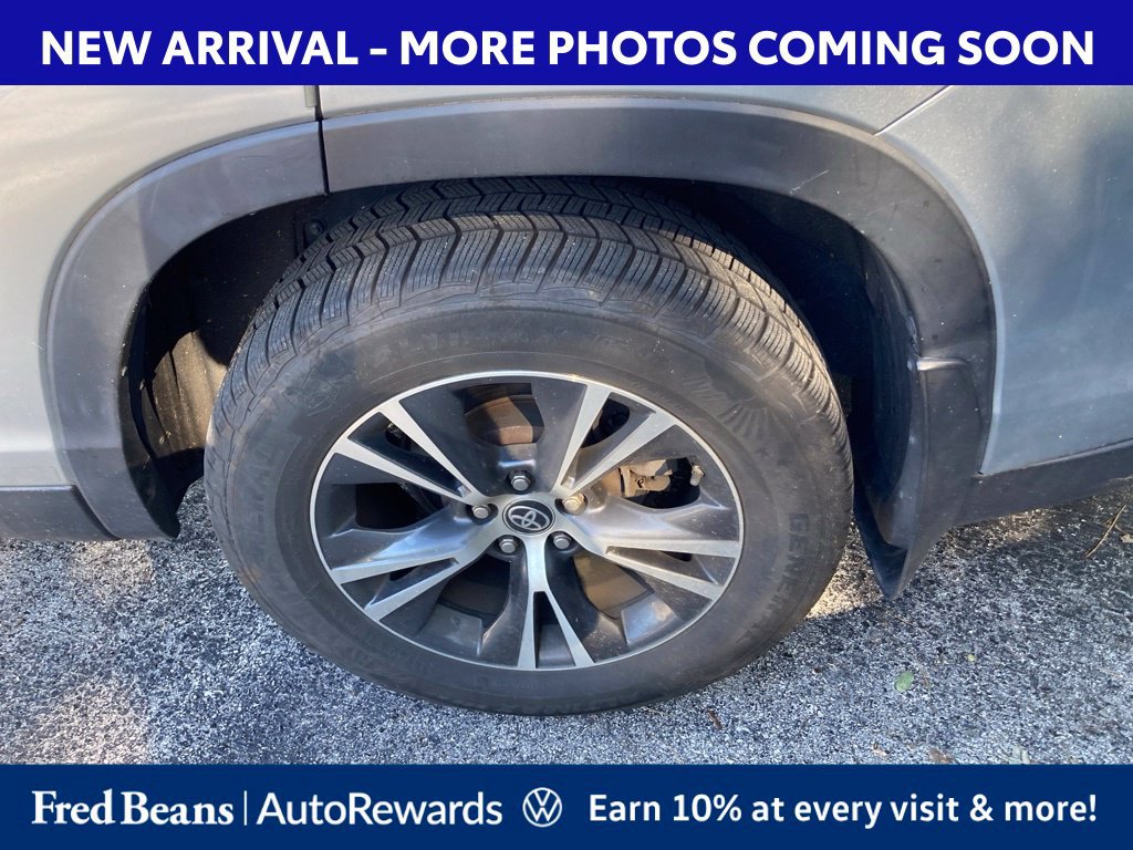 Used 2019 Toyota Highlander LE AWD/4WD image 7