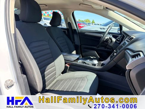 Used 2019 Ford Fusion SE FWD image 16