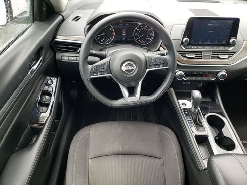 Used 2023 Nissan Altima 2.5 SV FWD image 12