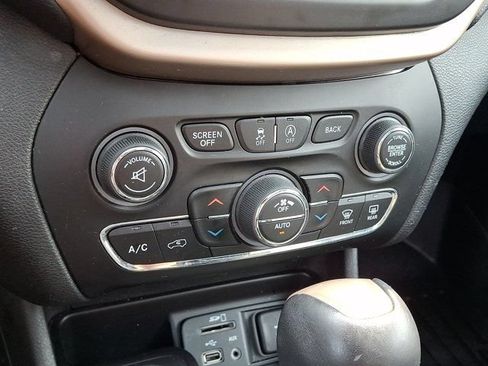 Certified 2018 Jeep Cherokee Limited AWD/4WD image 21