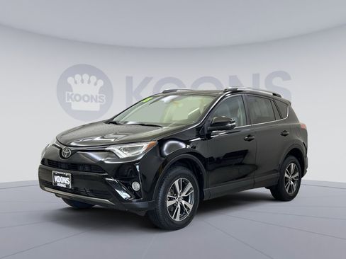 Used 2018 Toyota RAV4 XLE image 1