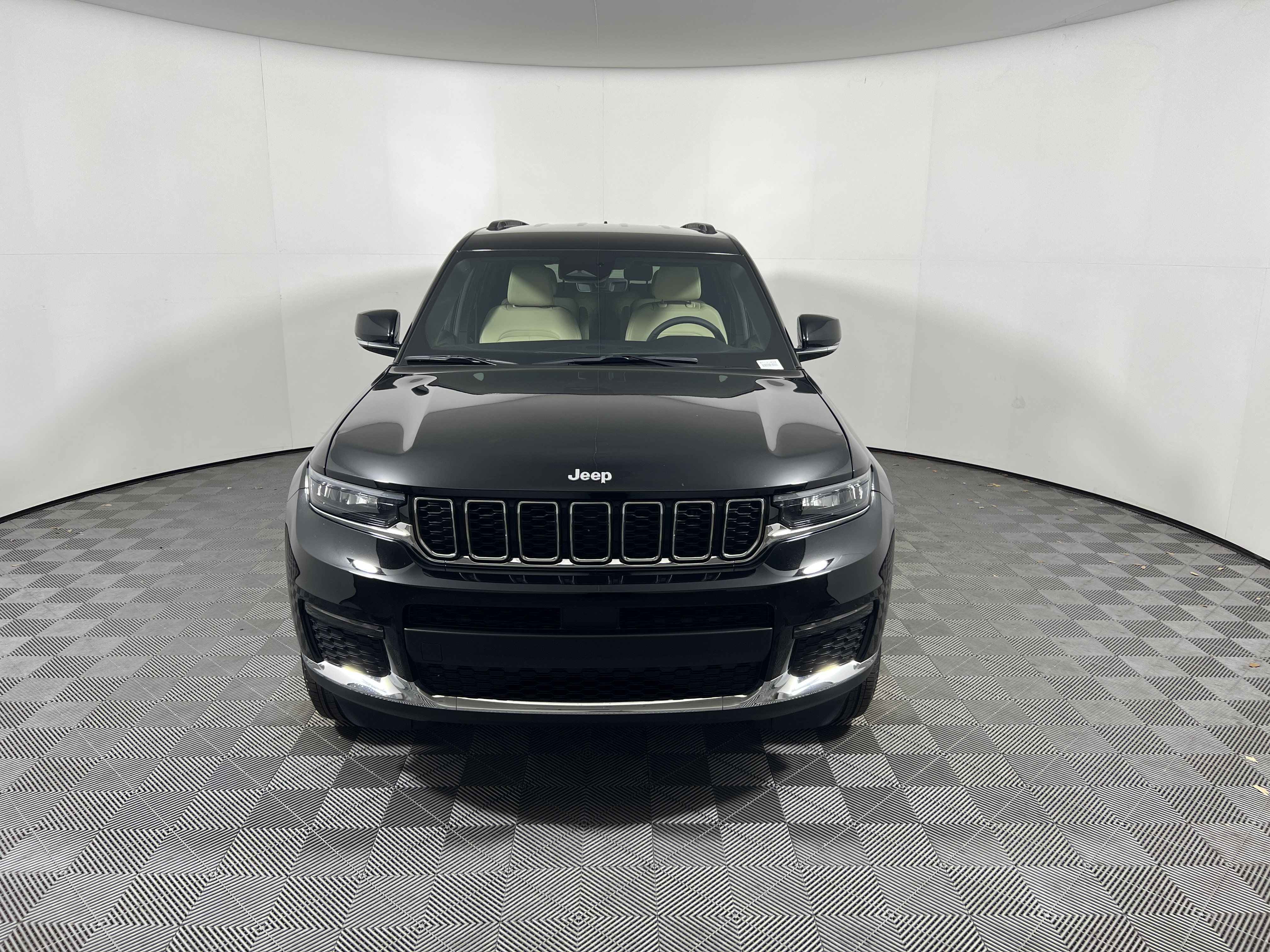 Used 2025 Jeep Grand Cherokee L Limited AWD/4WD image 8