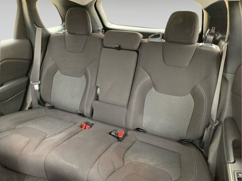 Used 2020 Jeep Cherokee Latitude w/ Cold Weather Group image 16