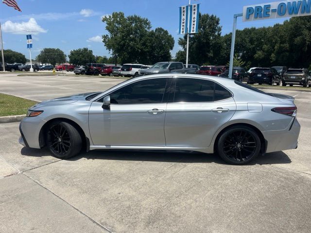 Used 2022 Toyota Camry XSE FWD image 3