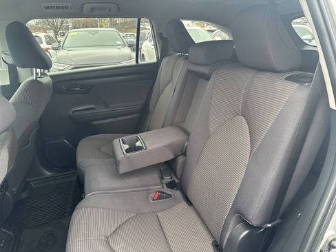 Used 2023 Toyota Highlander LE image 35