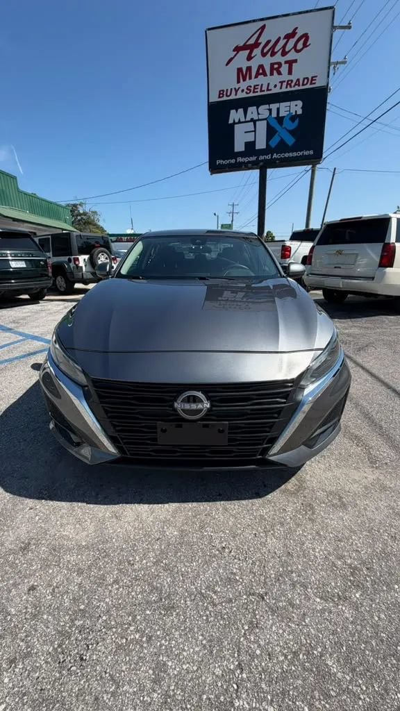 Used 2023 Nissan Altima 2.5 S FWD image 2