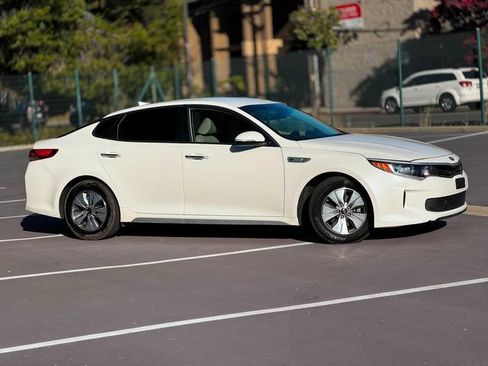 Used 2017 Kia Optima Premium w/ Hybrid Convenience Package FWD image 4