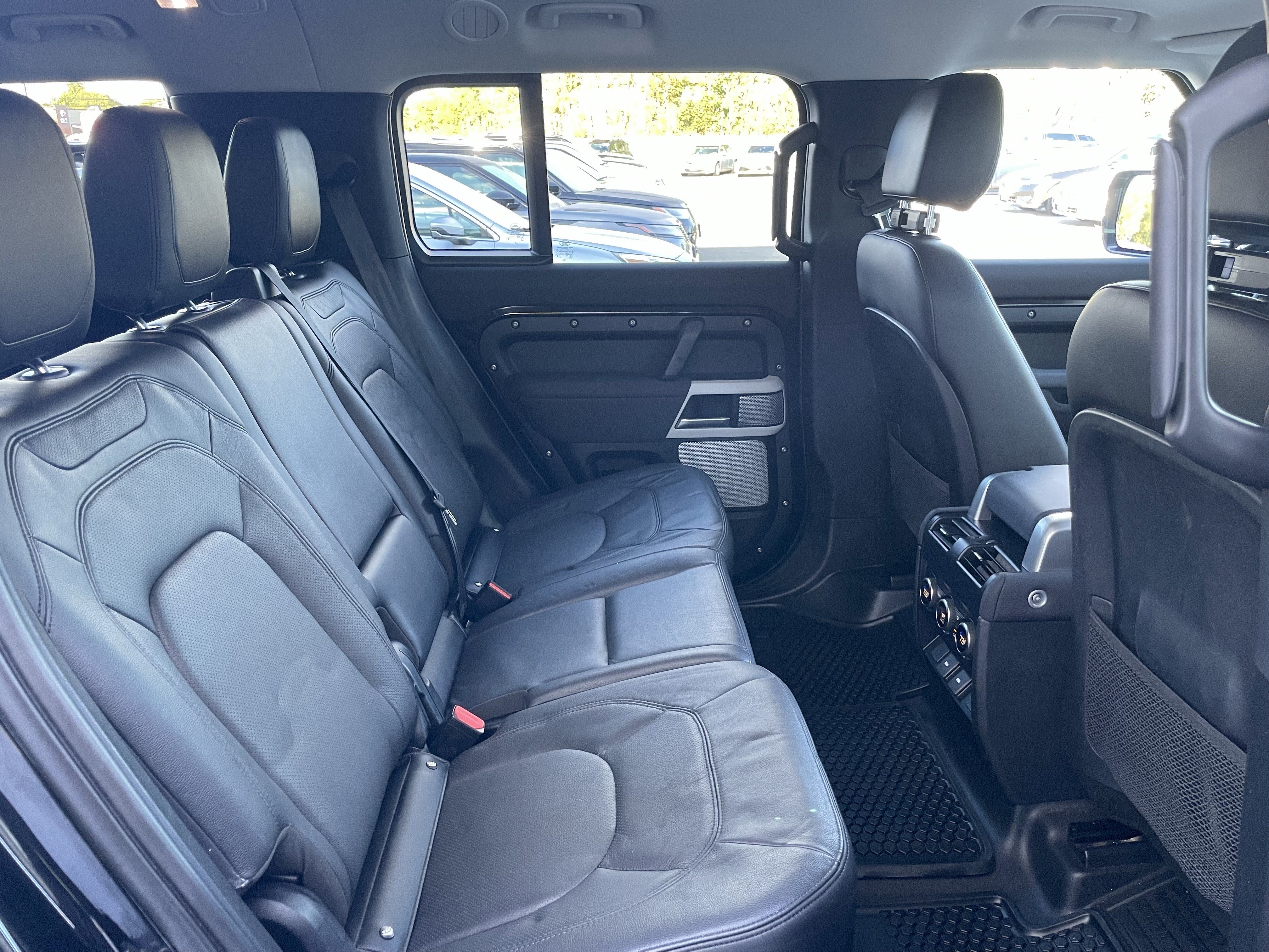 Used 2023 Land Rover Defender 130 SE AWD/4WD image 31