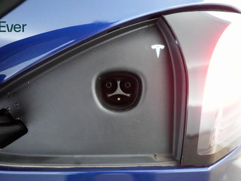 Used 2022 Tesla Model S image 26