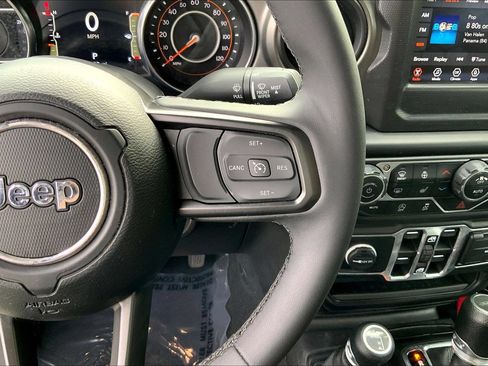 Used 2023 Jeep Gladiator Sport AWD/4WD image 22