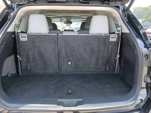 Used 2022 Toyota Highlander XLE AWD/4WD image 30