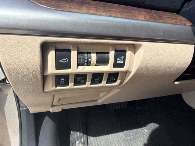 Used 2018 Subaru Outback 3.6R Limited AWD/4WD image 13