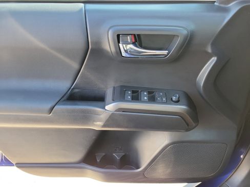 Used 2022 Toyota Tacoma TRD Sport image 24