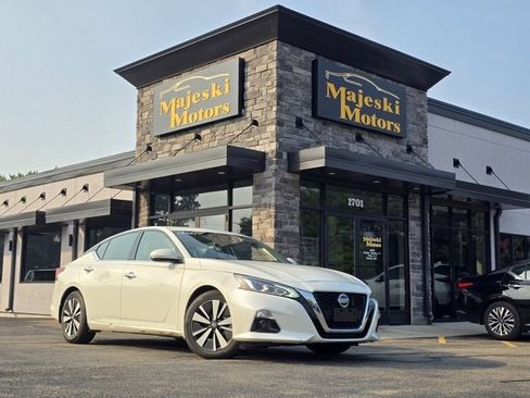 Used 2022 Nissan Altima 2.5 SL image 1