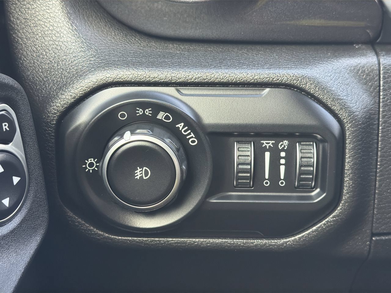 Used 2021 Jeep Wrangler Unlimited Sport AWD/4WD image 25