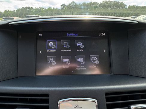 Used 2018 INFINITI Q70 Luxe RWD image 23