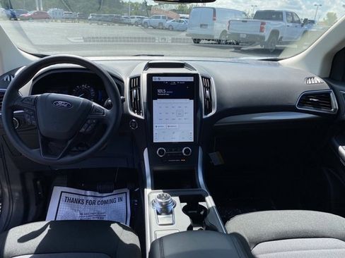 New 2024 Ford Edge SE image 14