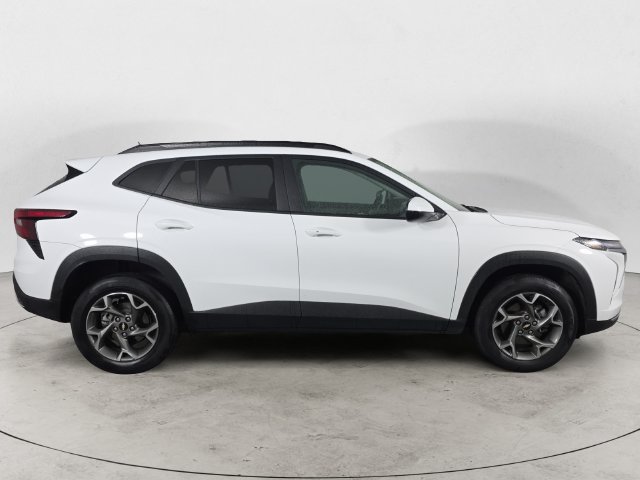 Certified 2025 Chevrolet Trax LT w/ LT Convenience Package FWD image 4