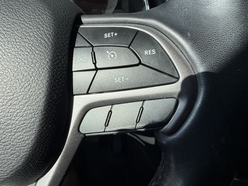 Used 2021 Jeep Grand Cherokee Limited w/ Premium Lighting Group AWD/4WD image 20