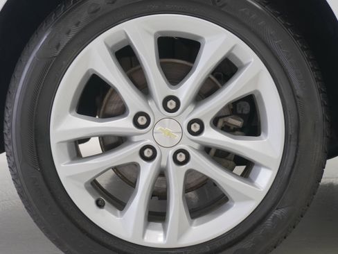 Used 2017 Chevrolet Malibu LT image 16