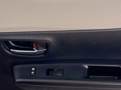 Used 2013 Toyota Yaris LE FWD image 31