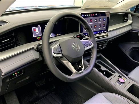 New 2026 Volkswagen Tiguan SE image 7