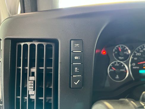 Used 2021 Chevrolet Express 3500 w/ Power Convenience Package RWD image 21